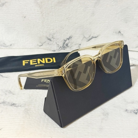 Fendi Mirrored Jumbo FF Monogram Lens Sunglasses - Picture 10 of 17